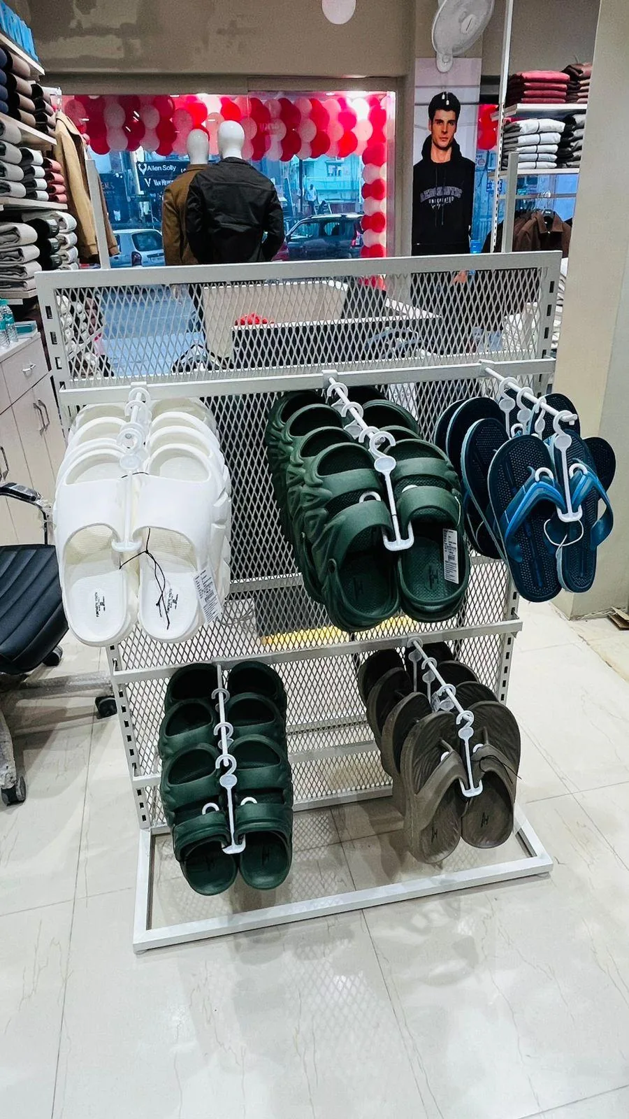 Accessory display fixture
